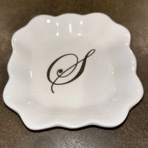 Initial S Jewelry holder, in good condition from Kirklands.
